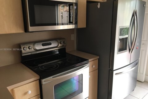 Touwnhouse à louer à Doral, Floride: 3 chambres, 135.82 m2 № 1976958 - photo 6