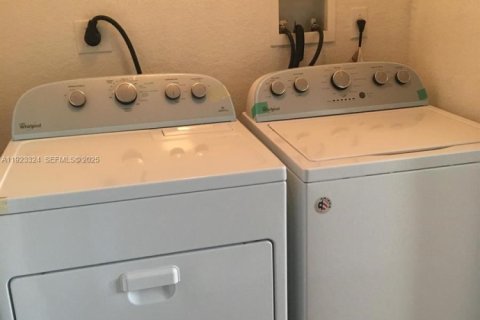 Touwnhouse à louer à Doral, Floride: 3 chambres, 135.82 m2 № 1976958 - photo 16