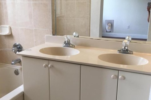 Touwnhouse à louer à Doral, Floride: 3 chambres, 135.82 m2 № 1976958 - photo 19