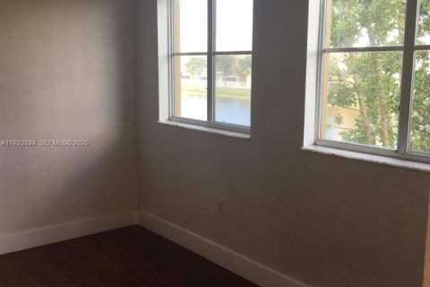 Touwnhouse à louer à Doral, Floride: 3 chambres, 135.82 m2 № 1976958 - photo 12