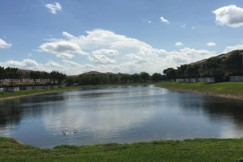 Touwnhouse à louer à Doral, Floride: 3 chambres, 135.82 m2 № 1976958 - photo 4