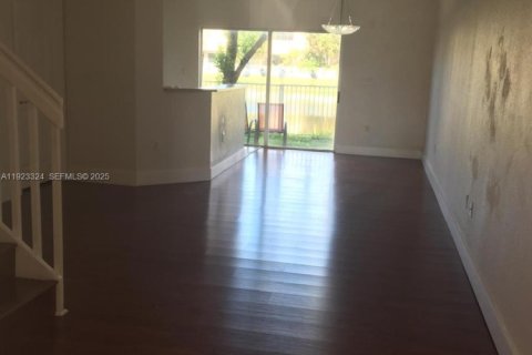 Touwnhouse à louer à Doral, Floride: 3 chambres, 135.82 m2 № 1976958 - photo 3