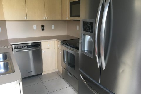 Touwnhouse à louer à Doral, Floride: 3 chambres, 135.82 m2 № 1976958 - photo 8