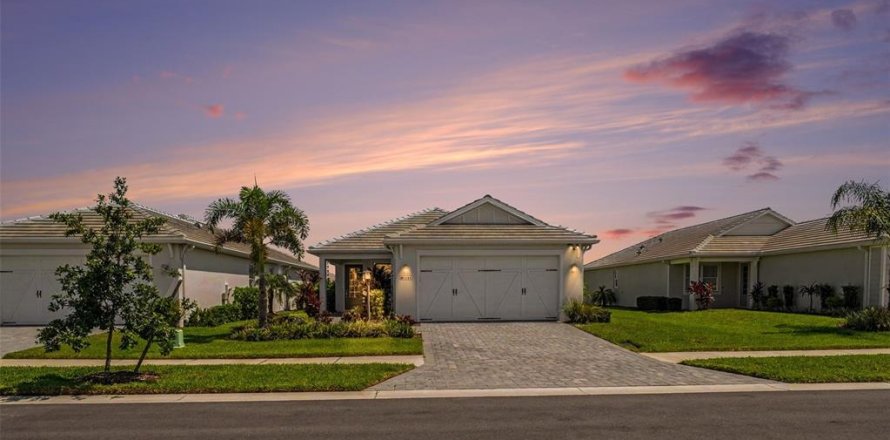 House in Sarasota, Florida 3 bedrooms, 168.15 sq.m. № 2219592
