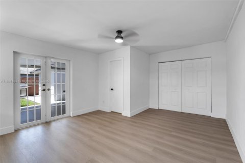 Casa en venta en Miami, Florida, 3 dormitorios № 1784143 - foto 20