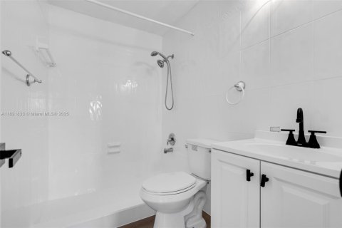 Casa en venta en Miami, Florida, 3 dormitorios № 1784143 - foto 17