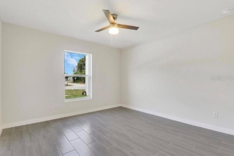 House in Port Charlotte, Florida 3 bedrooms, 142.7 sq.m. № 1518897 - photo 18