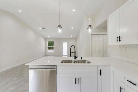 House in Port Charlotte, Florida 3 bedrooms, 142.7 sq.m. № 1518897 - photo 3
