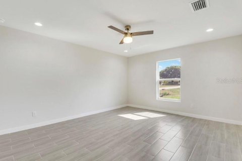 House in Port Charlotte, Florida 3 bedrooms, 142.7 sq.m. № 1518897 - photo 15