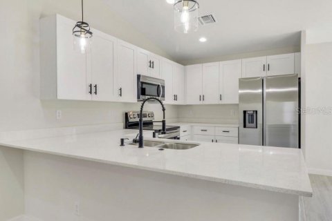 House in Port Charlotte, Florida 3 bedrooms, 142.7 sq.m. № 1518897 - photo 5