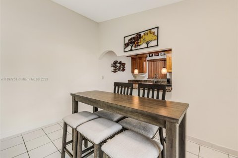 House in Miami, Florida 2 bedrooms, 116.59 sq.m. № 1949209 - photo 29