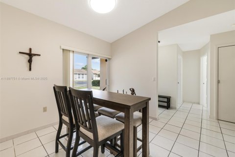 House in Miami, Florida 2 bedrooms, 116.59 sq.m. № 1949209 - photo 27