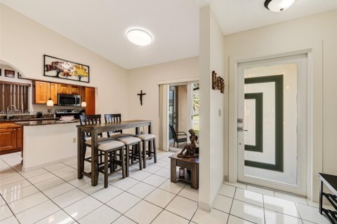 House in Miami, Florida 2 bedrooms, 116.59 sq.m. № 1949209 - photo 25