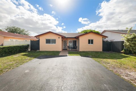 House in Miami, Florida 2 bedrooms, 116.59 sq.m. № 1949209 - photo 19
