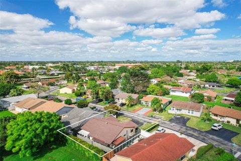 House in Miami, Florida 2 bedrooms, 116.59 sq.m. № 1949209 - photo 10