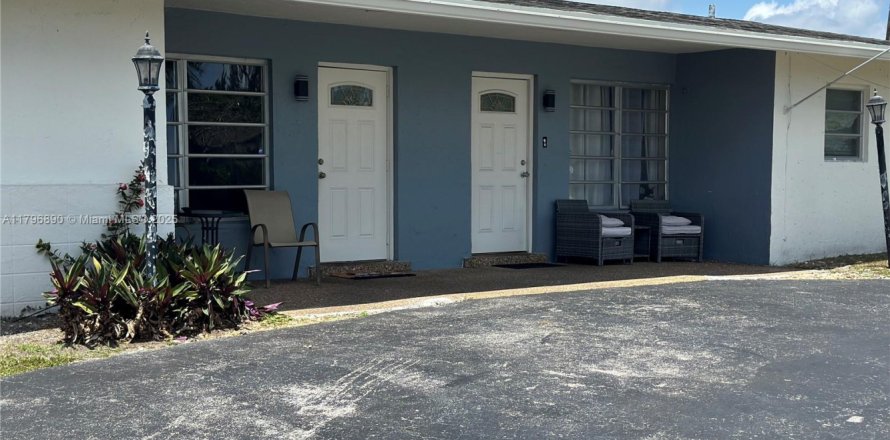 Commercial property in Dania Beach, Florida 178.37 sq.m. № 1712321