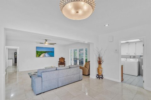 House in Plantation, Florida 5 bedrooms, 370.49 sq.m. № 2378726 - photo 21