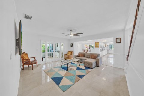 House in Plantation, Florida 5 bedrooms, 370.49 sq.m. № 2378726 - photo 27