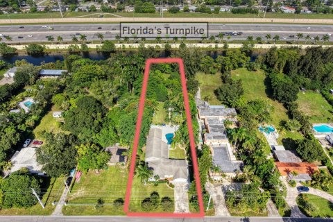 House in Plantation, Florida 5 bedrooms, 370.49 sq.m. № 2378726 - photo 3