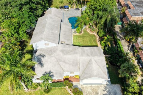 House in Plantation, Florida 5 bedrooms, 370.49 sq.m. № 2378726 - photo 5