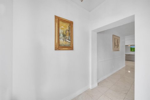 House in Plantation, Florida 5 bedrooms, 370.49 sq.m. № 2378726 - photo 13