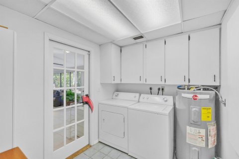 House in Plantation, Florida 5 bedrooms, 370.49 sq.m. № 2378726 - photo 22