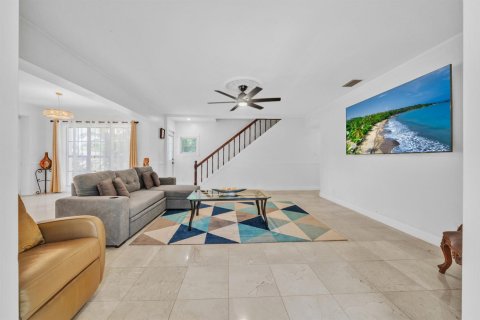 House in Plantation, Florida 5 bedrooms, 370.49 sq.m. № 2378726 - photo 26