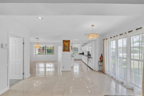 House in Plantation, Florida 5 bedrooms, 370.49 sq.m. № 2378726 - photo 28