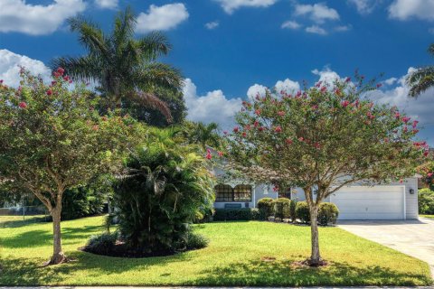 House in Plantation, Florida 5 bedrooms, 370.49 sq.m. № 2378726 - photo 6