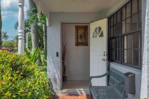 House in Plantation, Florida 5 bedrooms, 370.49 sq.m. № 2378726 - photo 12