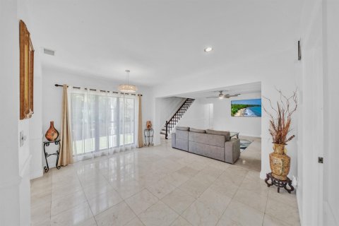 House in Plantation, Florida 5 bedrooms, 370.49 sq.m. № 2378726 - photo 19
