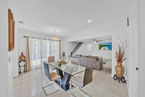House in Plantation, Florida 5 bedrooms, 370.49 sq.m. № 2378726 - photo 20