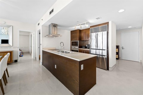 Condo in Miami, Florida, 2 bedrooms  № 1994676 - photo 14