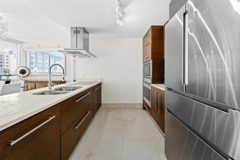 Condo in Miami, Florida, 2 bedrooms  № 1994676 - photo 6