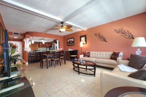 Снять в аренду кондоминиум в Холливуд, Флорида 2 спальни, 108.7м2, № 2034221 - фото 6