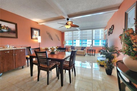 Снять в аренду кондоминиум в Холливуд, Флорида 2 спальни, 108.7м2, № 2034221 - фото 5
