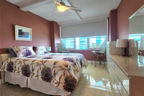 Снять в аренду кондоминиум в Холливуд, Флорида 2 спальни, 108.7м2, № 2034221 - фото 16