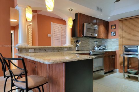 Снять в аренду кондоминиум в Холливуд, Флорида 2 спальни, 108.7м2, № 2034221 - фото 9