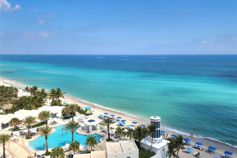 Кондоминиум с 2 спальнями в Холливуд, Флорида № 2034221