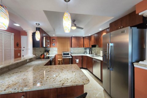 Снять в аренду кондоминиум в Холливуд, Флорида 2 спальни, 108.7м2, № 2034221 - фото 10