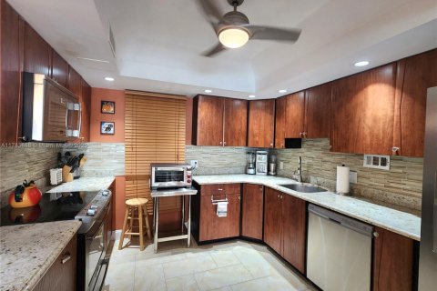 Снять в аренду кондоминиум в Холливуд, Флорида 2 спальни, 108.7м2, № 2034221 - фото 12