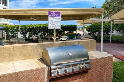 Снять в аренду кондоминиум в Холливуд, Флорида 2 спальни, 108.7м2, № 2034221 - фото 28