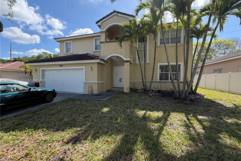 House in Pembroke Pines, Florida 5 bedrooms, 248.79 sq.m. № 2074871
