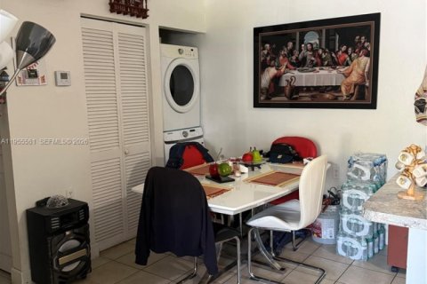 Condo in Hialeah, Florida, 2 bedrooms  № 2010302 - photo 6