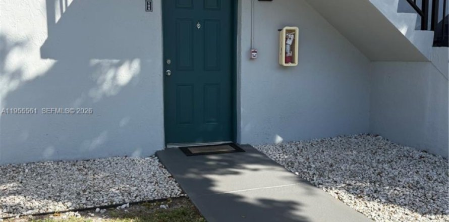 Condo in Hialeah, Florida, 2 bedrooms  № 2010302