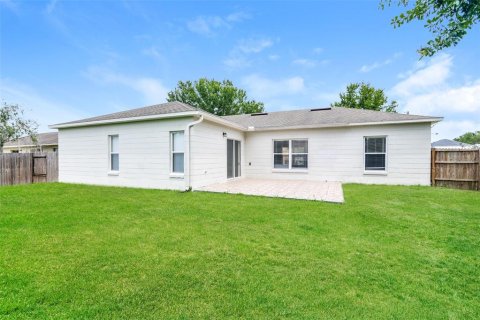 Villa ou maison à louer à Kissimmee, Floride: 3 chambres, 149.48 m2 № 2167058 - photo 16