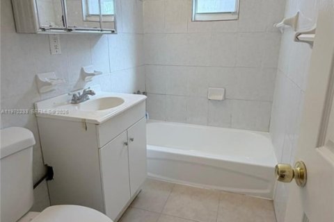 Casa en alquiler en Miami, Florida, 4 dormitorios, 108.14 m2 № 2030920 - foto 14
