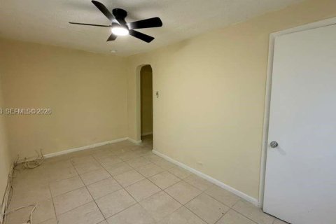 Casa en alquiler en Miami, Florida, 4 dormitorios, 108.14 m2 № 2030920 - foto 9