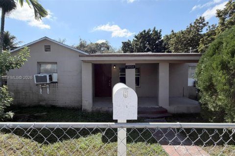 Casa en Miami, Florida 4 dormitorios, 108.14 m2 № 2030920