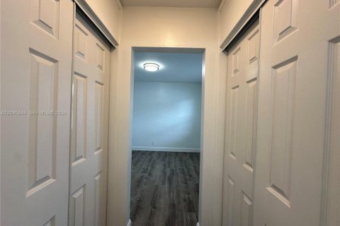 Appartement à louer à Hollywood, Floride: 1 chambre № 2385052 - photo 13
